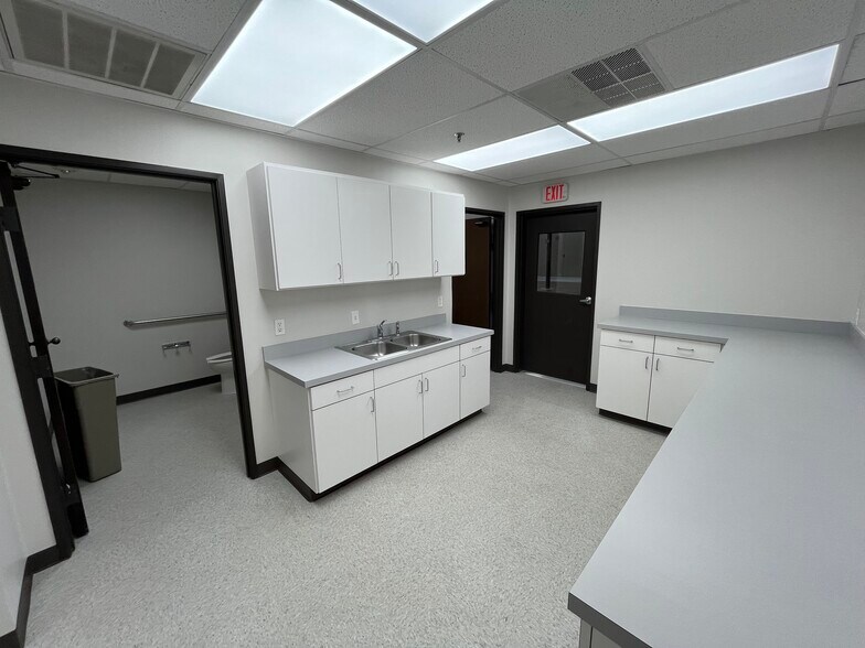 More Photos Of 5400 SW 33rd St, Oklahoma City Warehouse For Lease