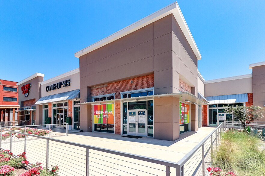 More Photos Of 300 S 2nd St, Waco General Retail For Lease