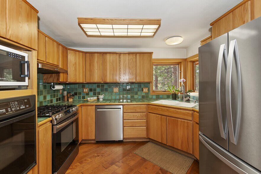 More Photos Of 39128 N Shore Dr, Fawnskin Specialty For Sale