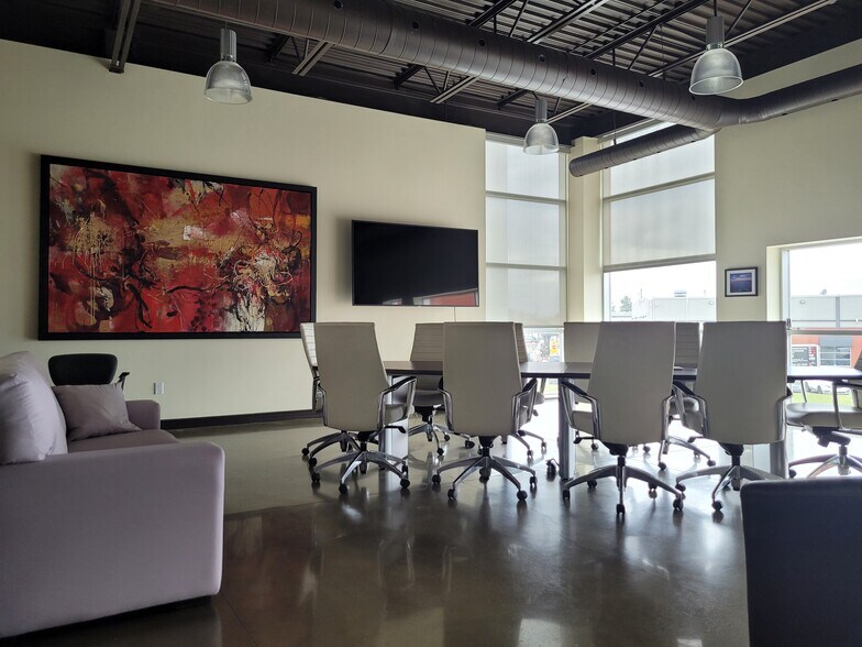 More Photos Of 10 Rue Gaston-Dumoulin, Blainville Light Distribution For Lease