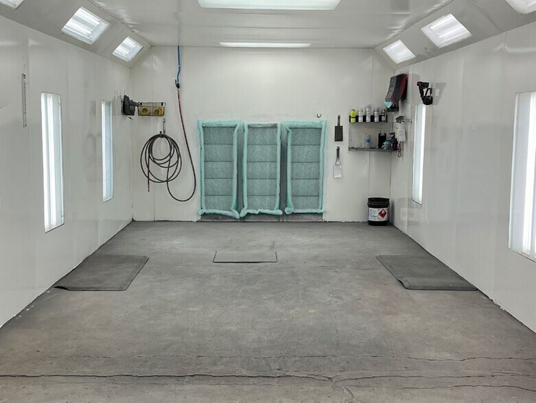More Photos Of 212 Louth St, St Catharines Auto Repair For Sale