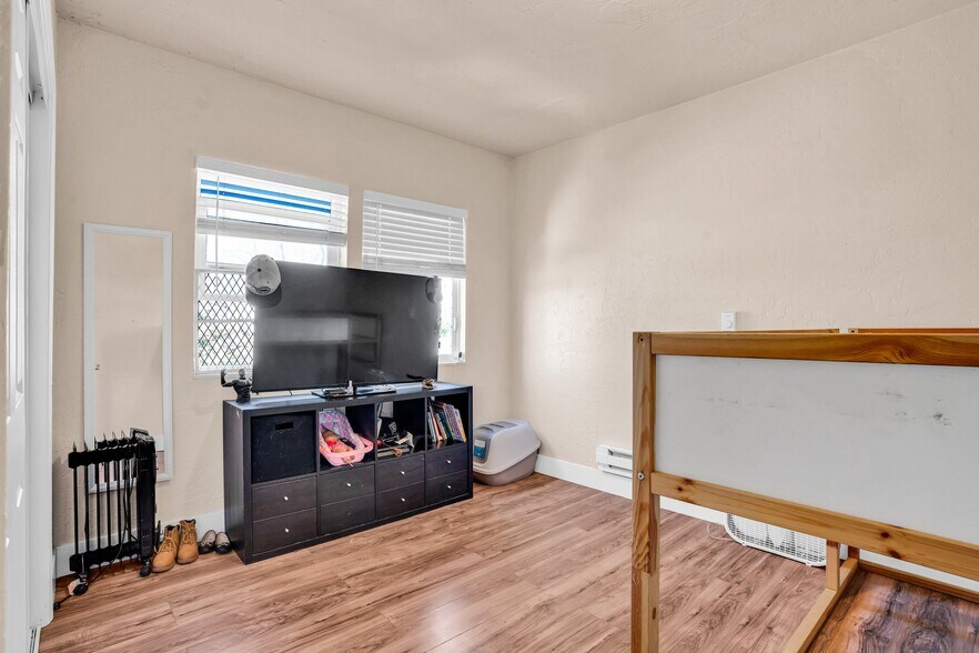 More Photos Of 25-45 W 10th St, Pittsburg Apartments For Sale