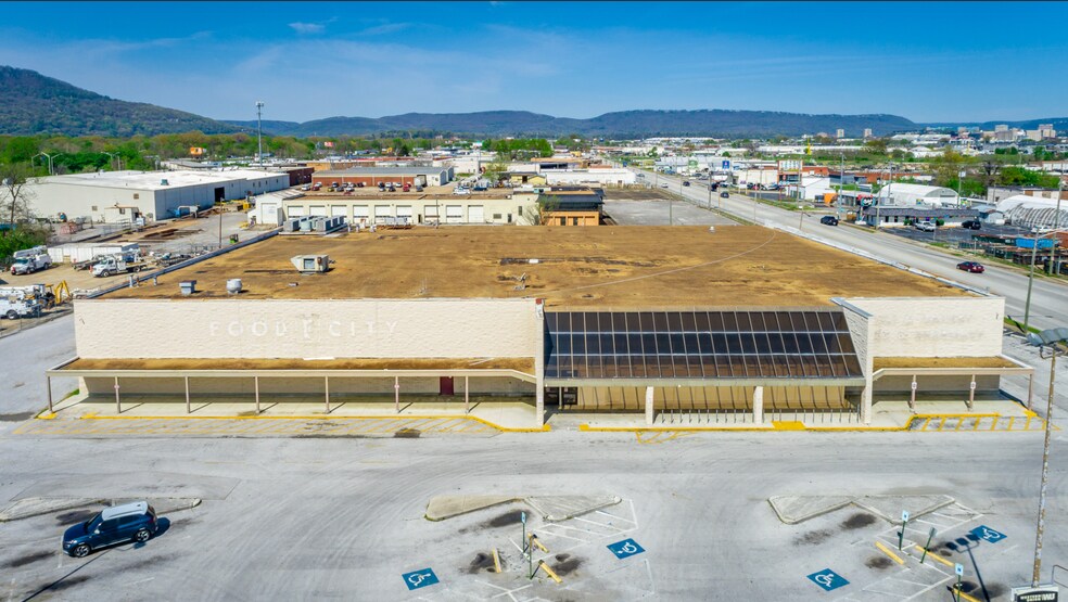 Primary Photo Of 1600 E 23rd St, Chattanooga Supermarket For Lease