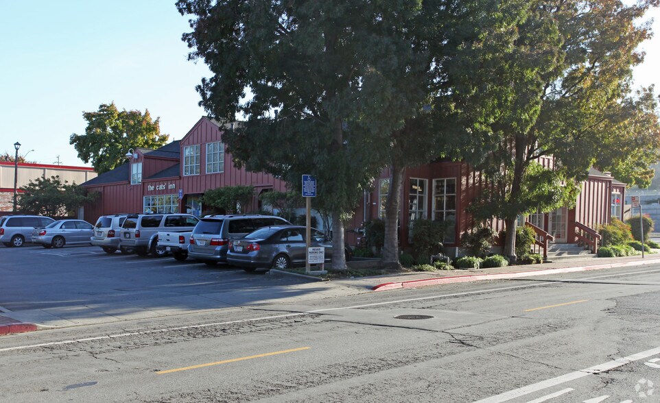 More Photos Of 951 Old County Rd, Belmont Freestanding For Lease