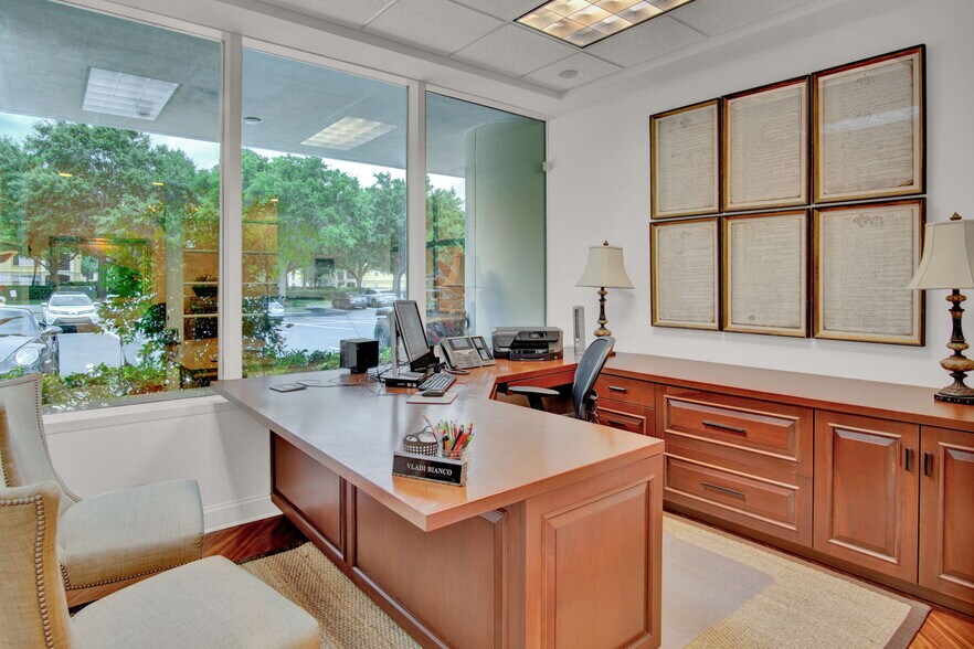 More Photos Of 6200 Metrowest Blvd, Orlando Office For Sale