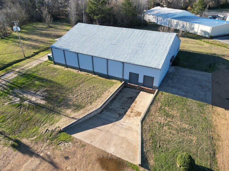 More Photos Of 158 American Way, Madison Distribution For Lease
