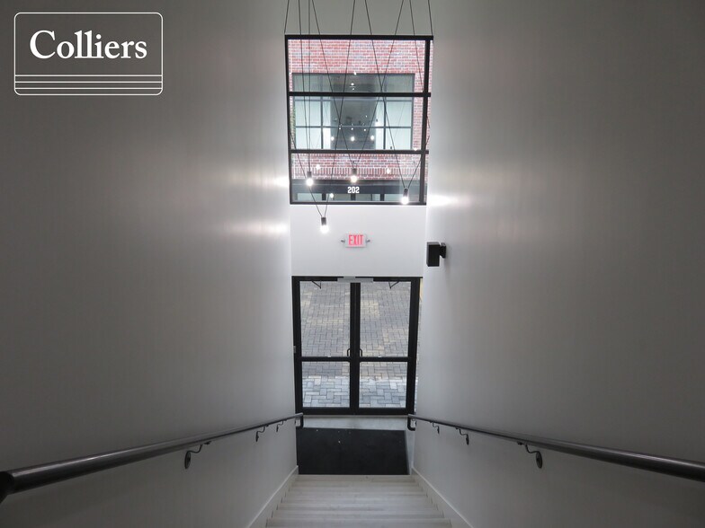 More Photos Of 204 SE 6th St, Bentonville Office For Lease