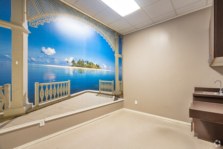 More Photos Of 12501-12607 Gulf Fwy, Houston Unknown For Lease