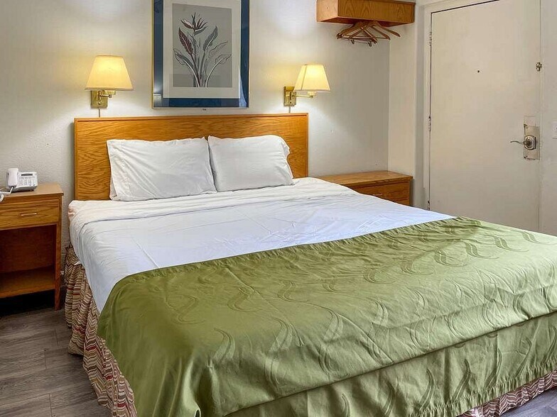 More Photos Of 122 N Main St, Omak Hotel For Sale