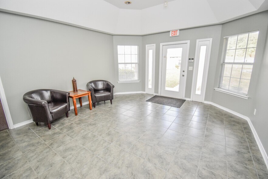 More Photos Of 511 N Northeast Loop 323, Tyler Office Residential For Lease