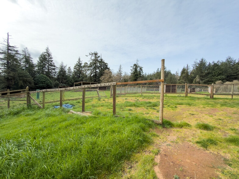 More Photos Of 46914 US-101, Bandon General Retail For Sale