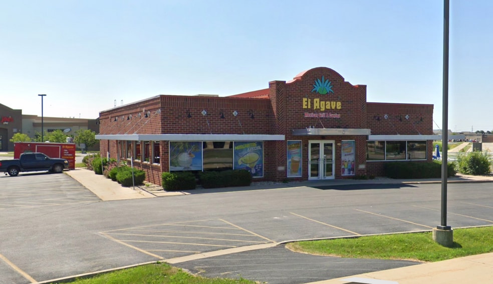 More Photos Of 1750 N Casaloma Dr, Appleton Restaurant For Lease