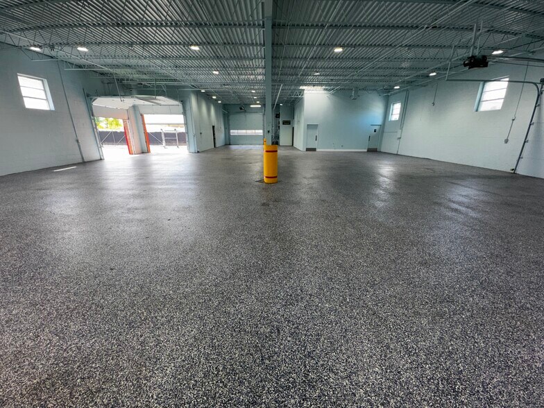 More Photos Of 1520 Hannah Ave, Forest Park Flex For Lease