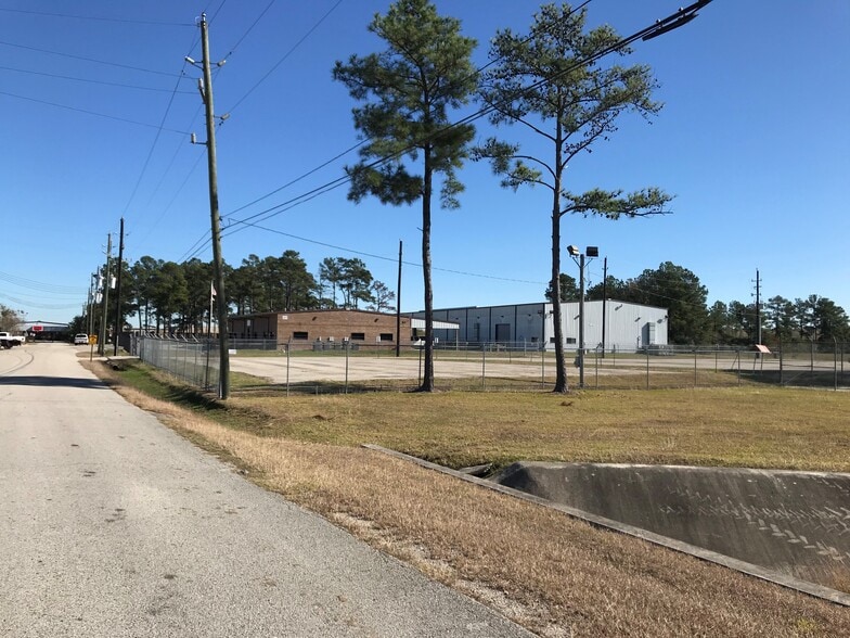More Photos Of 2407 Wilson Rd, Humble Warehouse For Lease