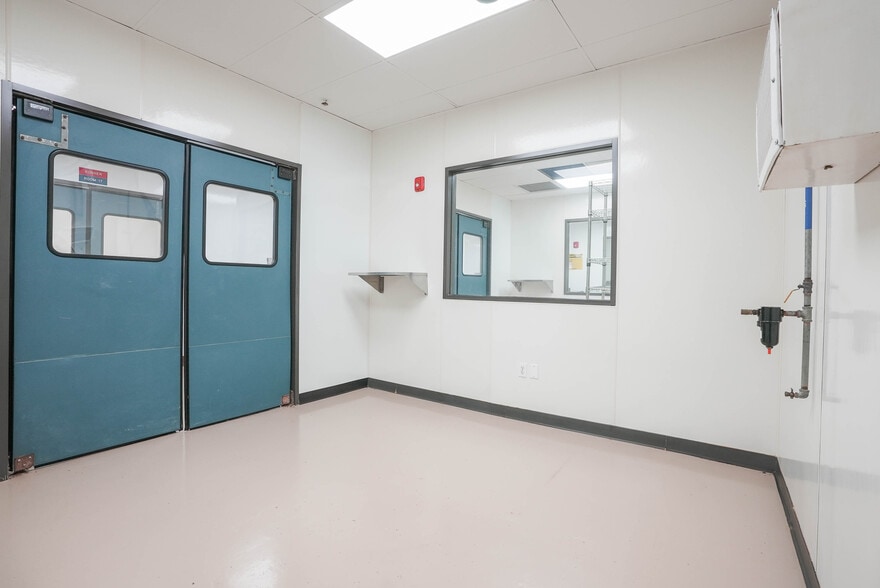 More Photos Of 10410 Corporate Dr, Sugar Land Coworking Space