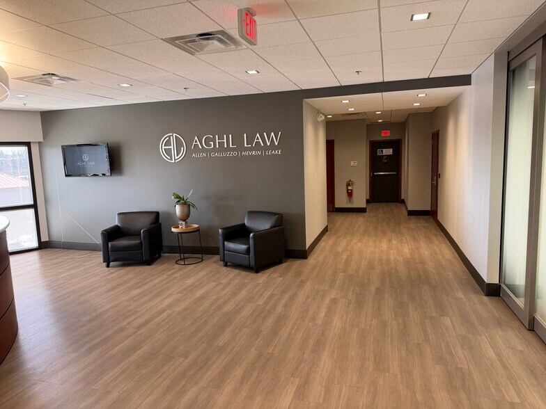 More Photos Of 839 N Perryville Rd, Rockford Office For Lease