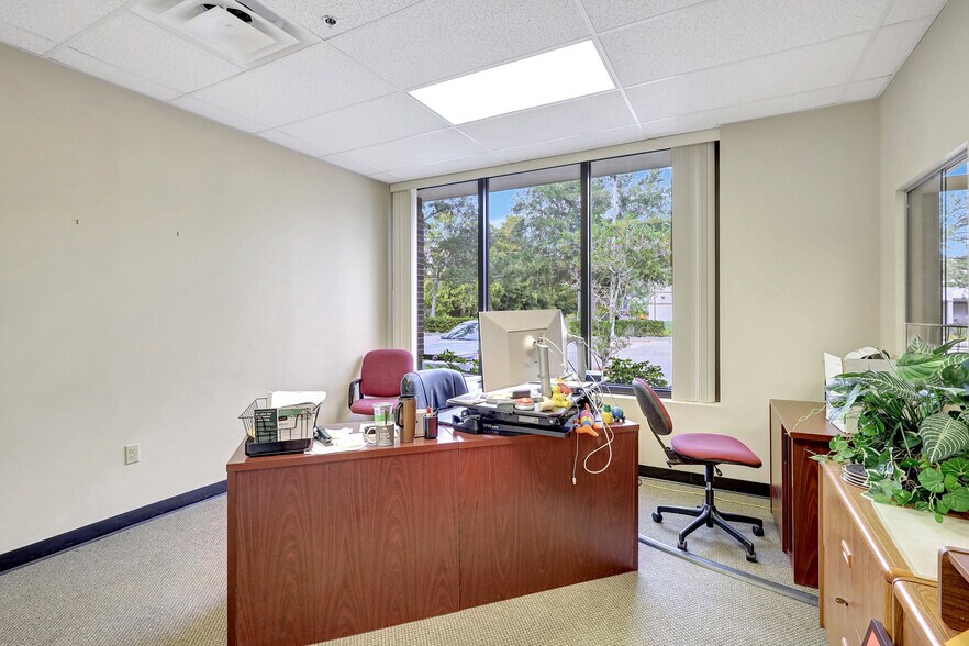 More Photos Of 5620 W Sligh Ave, Tampa Loft Creative Space For Sale