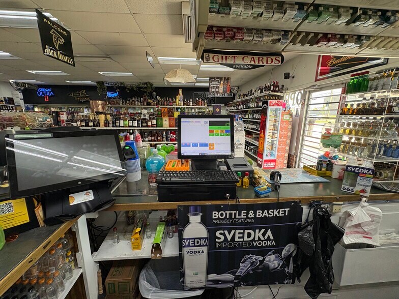 More Photos Of 2006 Redmond Cir NW, Rome Convenience Store For Sale