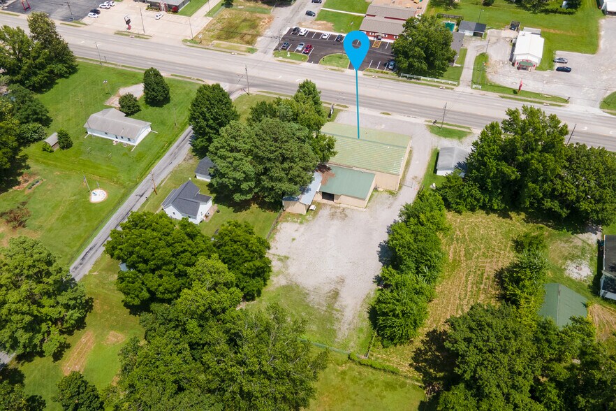 More Photos Of 405 S Pershing St, Energy Office For Sale