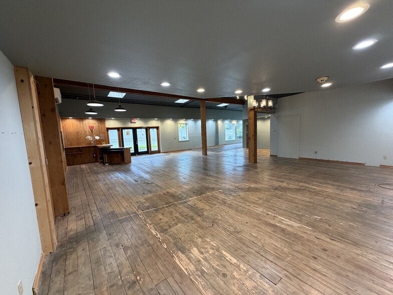 More Photos Of 3001 SW Highway 101, Lincoln City Warehouse For Lease