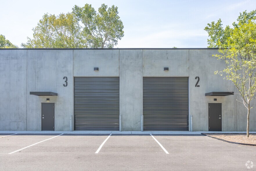 More Photos Of 6548 Ward Ave, North Charleston Light Distribution For Lease