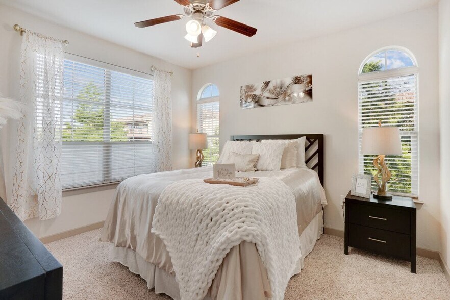 More Photos Of 1601 E Debbie Ln, Mansfield Apartments For Lease