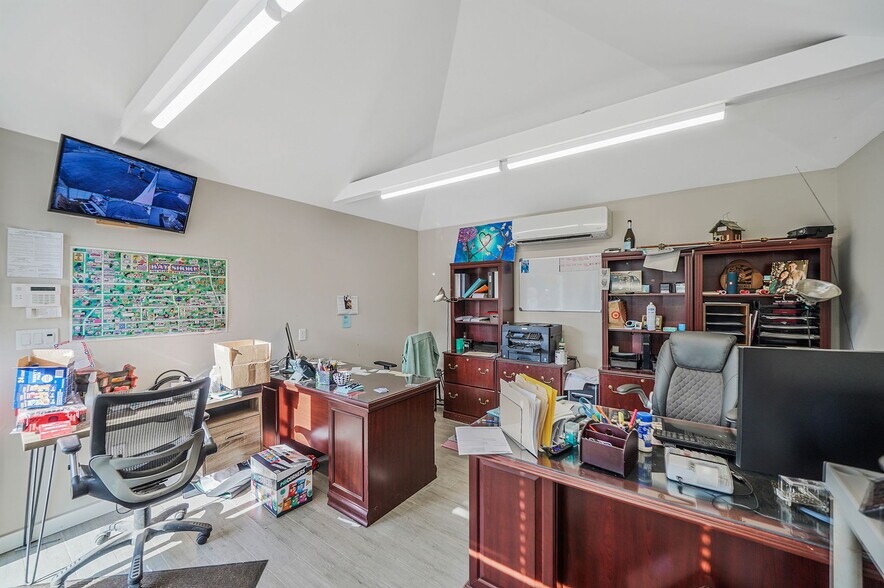 More Photos Of 93 N Clinton Ave, Bay Shore Warehouse For Sale