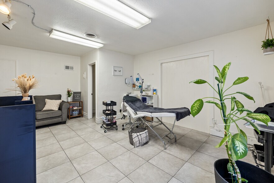 More Photos Of 4100-4102 W Magnolia Blvd, Burbank Storefront For Sale