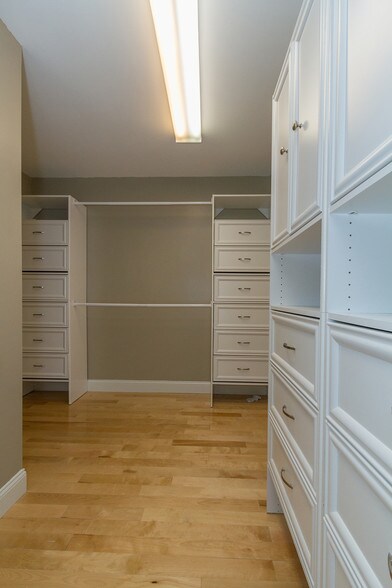 More Photos Of 72 Elm St, Camden Hospitality For Sale