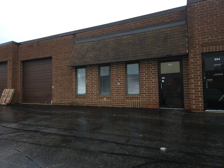 More Photos Of 840-876 N Ridge Ave, Lombard Warehouse For Lease