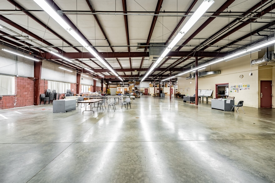 More Photos Of 1094 Suffield St, Agawam Light Manufacturing For Sale