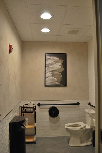 More Photos Of 250 Turnpike Rd, Southborough Office For Lease