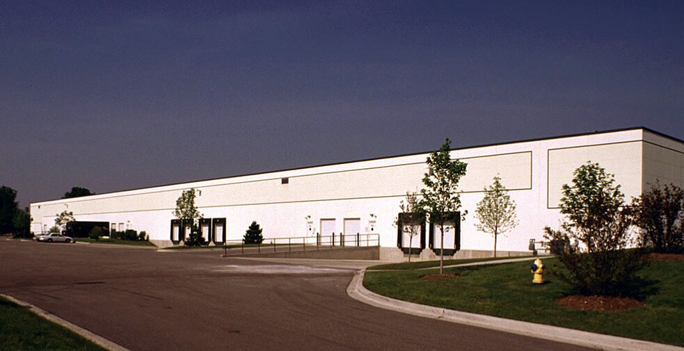 More Photos Of 700-740 Corporate Woods Pky, Vernon Hills Distribution For Lease