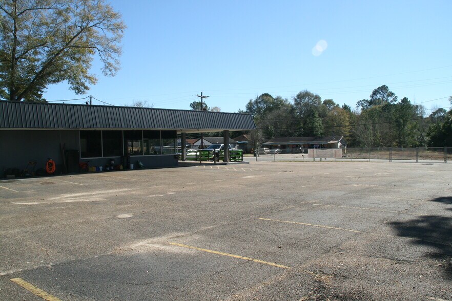 More Photos Of 1308 W Bluff St, Woodville Storefront Retail Office For Sale