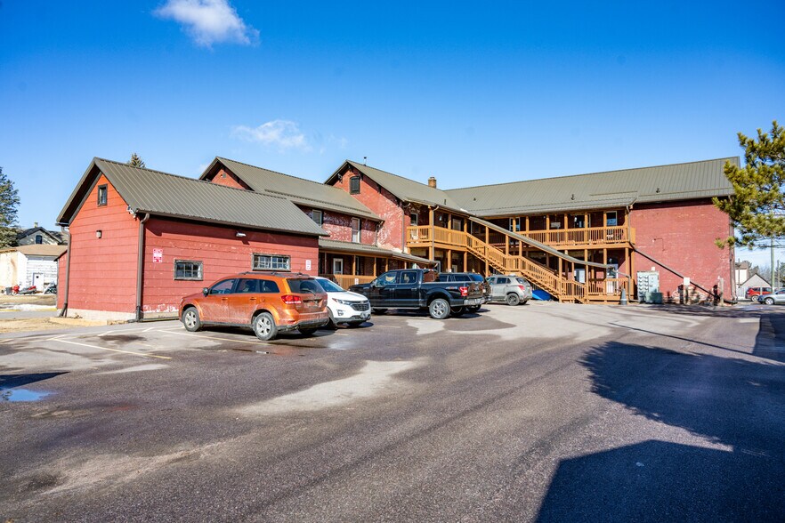 More Photos Of 115 W Pearl St, New Lisbon Apartments For Sale