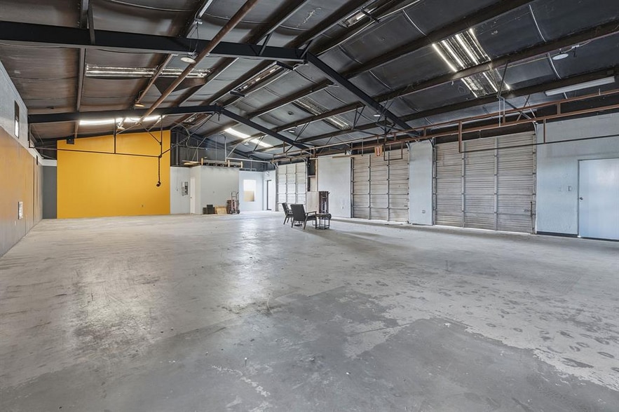 More Photos Of 9221 Highway 290 W, Austin Light Manufacturing For Sale
