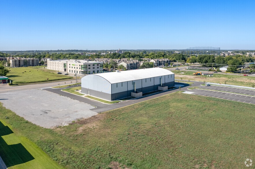 More Photos Of 2795 E 91st St, Tulsa Sports And Entertainment For Sale