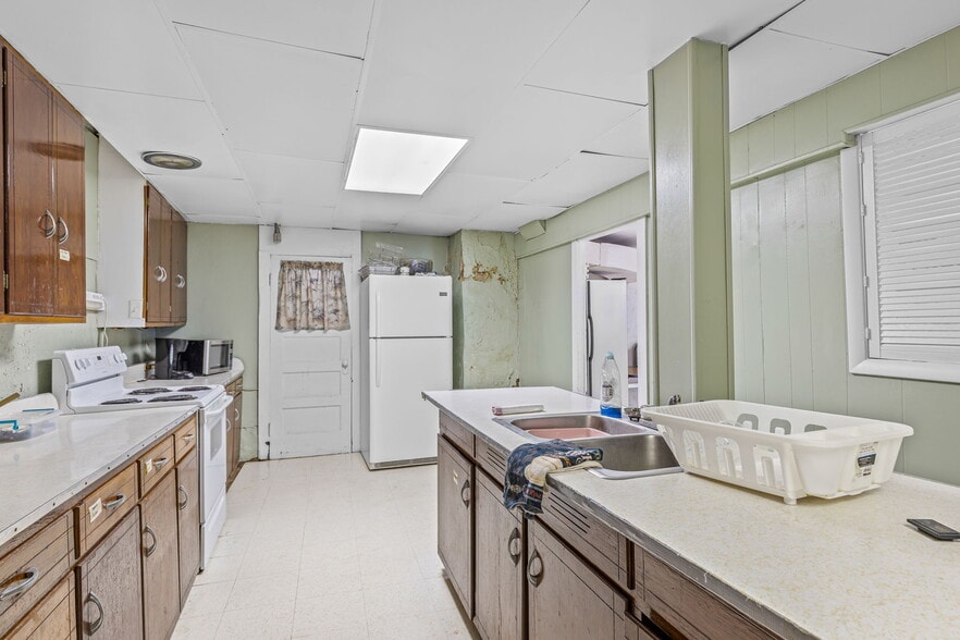More Photos Of 408 W Main St, Park Hills Religious Facility For Sale