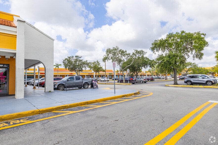 More Photos Of 8030-8384 N Pines Blvd, Pembroke Pines General Retail For Lease