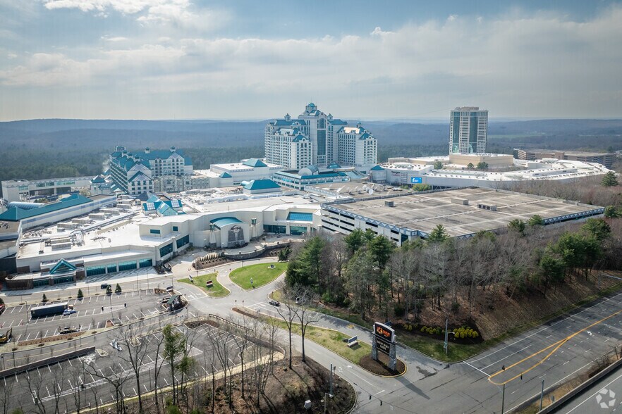 More Photos Of 455 Trolley Line Blvd, Mashantucket General Retail For Lease