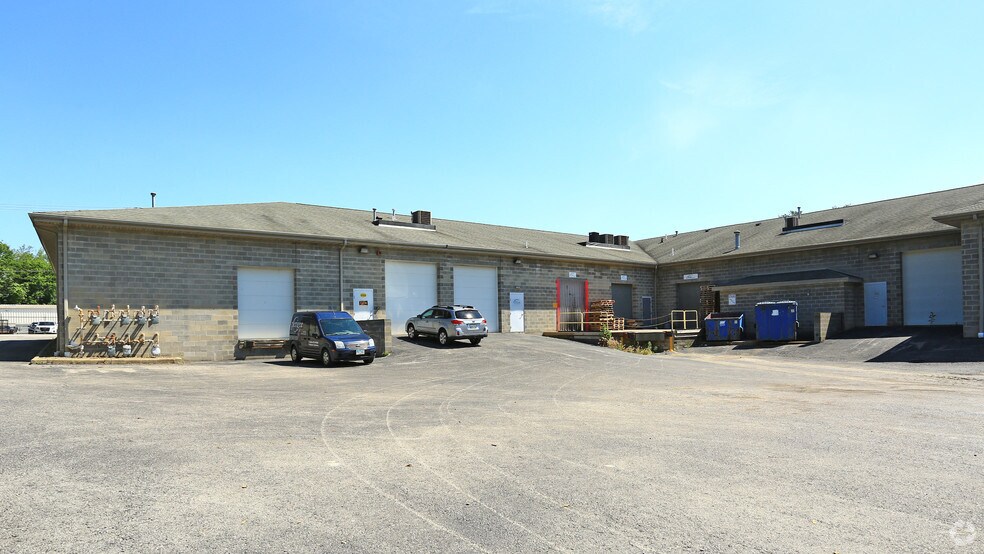 More Photos Of 1092-1112 N Meridian Rd, Youngstown Showroom For Lease