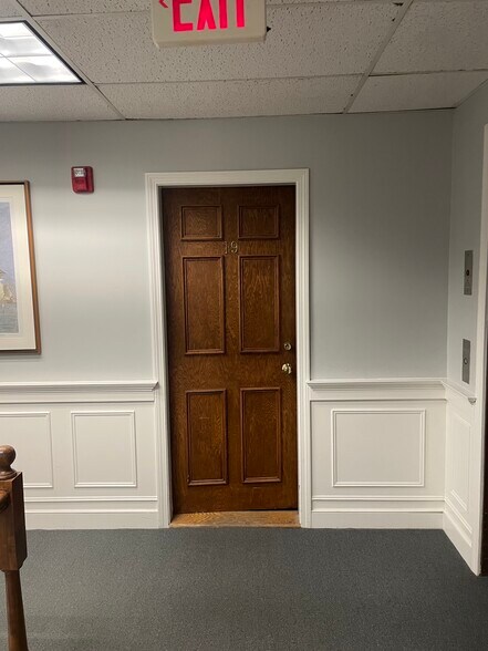 More Photos Of 33 Bedford St, Lexington Medical For Sale