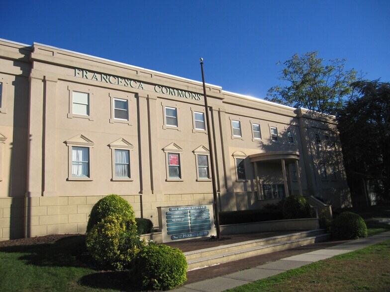 More Photos Of 199 Broad St, Bloomfield Medical For Lease