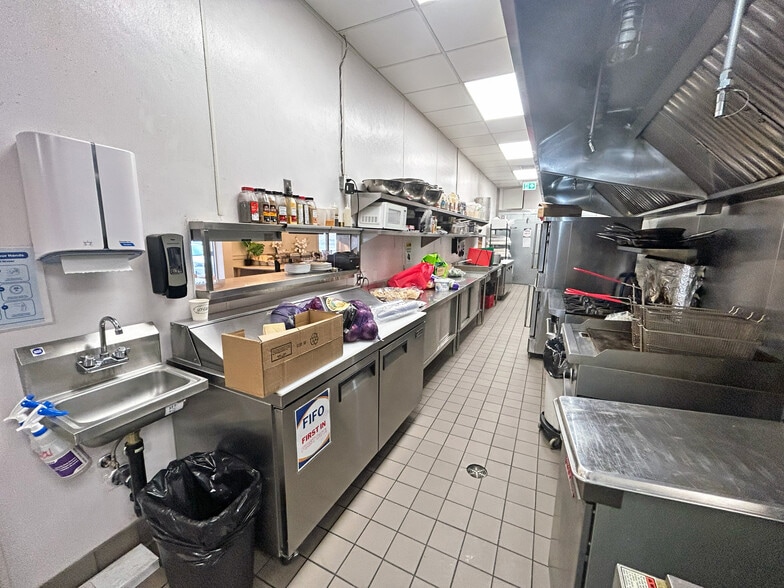 More Photos Of 460 Erin Woods Dr SE, Calgary Restaurant For Sale