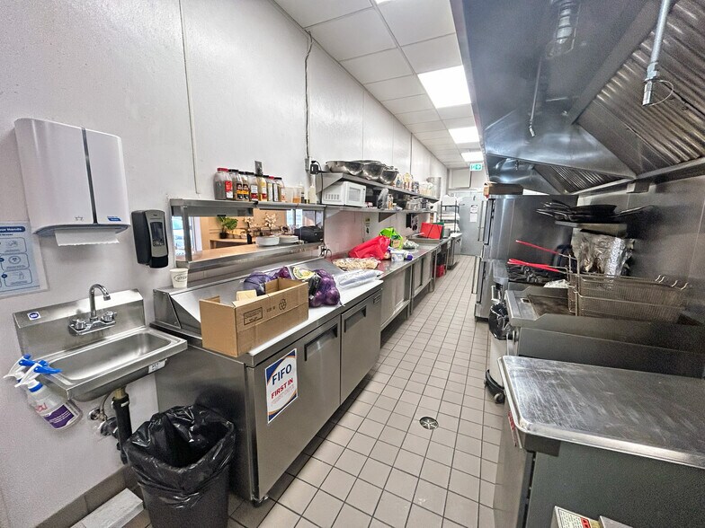 More Photos Of 460 Erin Woods Dr SE, Calgary Restaurant For Sale