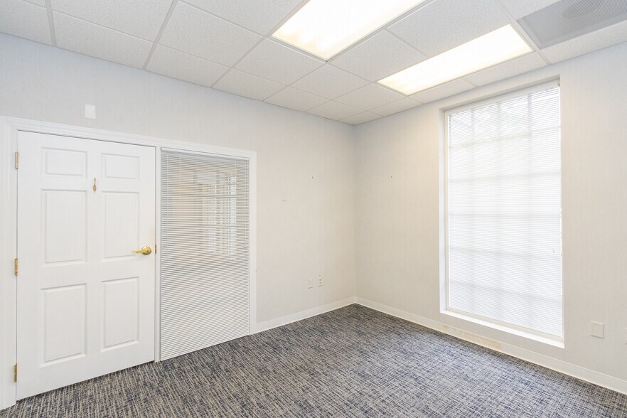 More Photos Of 602 N Main St, Anderson Bank For Sale