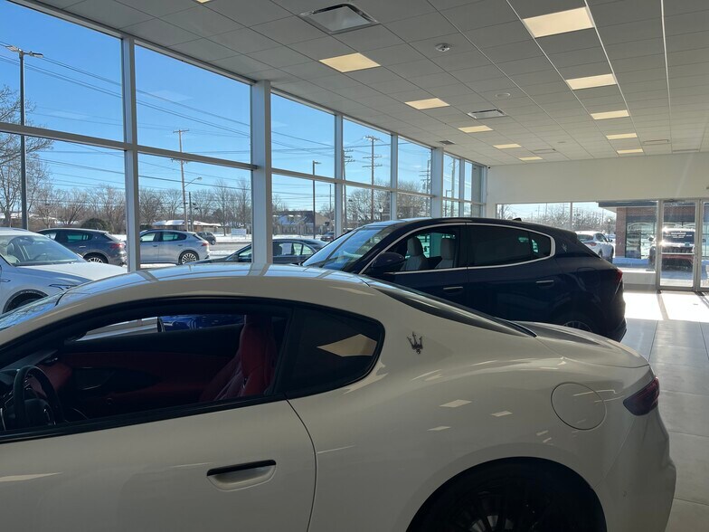 More Photos Of 7168 Pearl Rd, Middleburg Heights Freestanding For Sale