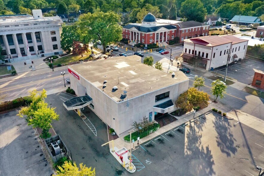 More Photos Of 201 E Market St, Smithfield Bank For Sale