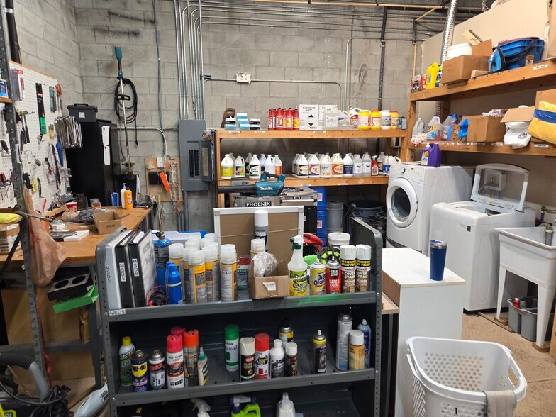 More Photos Of 6391 Corporate Park Cir, Fort Myers Light Distribution For Lease