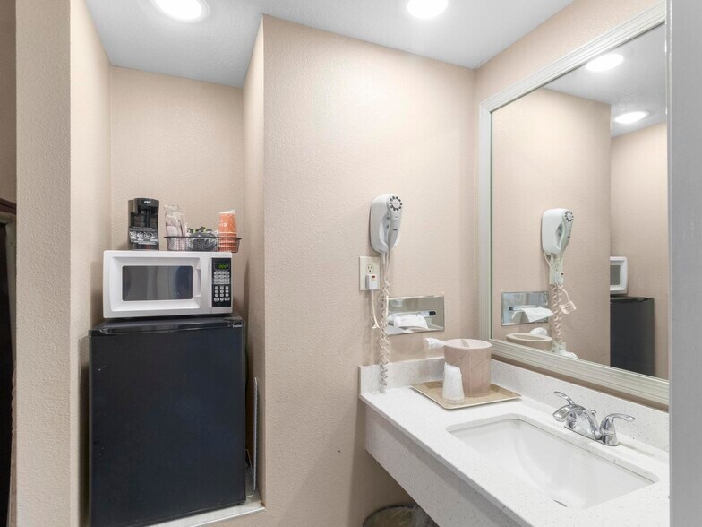 More Photos Of 250 N 1100 W, Cedar City Hotel For Sale